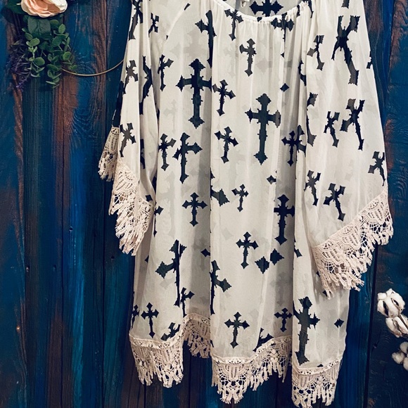 NWOT Chiffon Crochet Tunic W/ Crosses XL - Picture 2 of 3